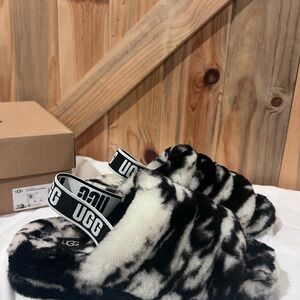 UGG Fluff Yeah Slide Marble in Black